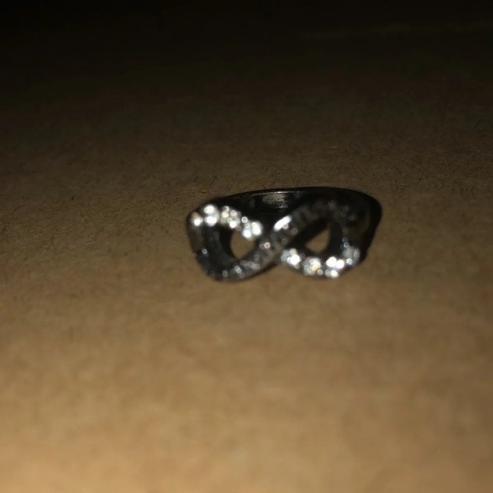 Women’s Rings - Picture 5 of 6